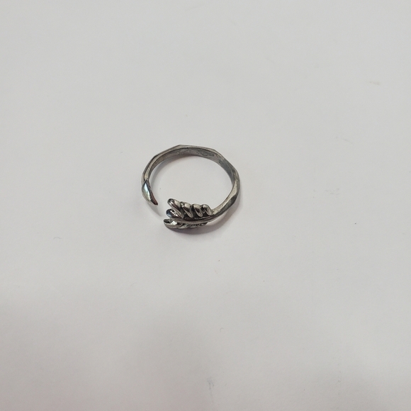 Stella & Dot Silver Toned Arrow Ring Adjustable - Picture 3 of 4